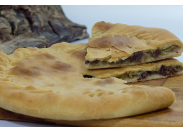 Чуду даргинское с сушеным мясом и картошкой (пирог) / 800 гр Чуду даргинское с сушеным мясом и картошкой (пирог) / 800 гр